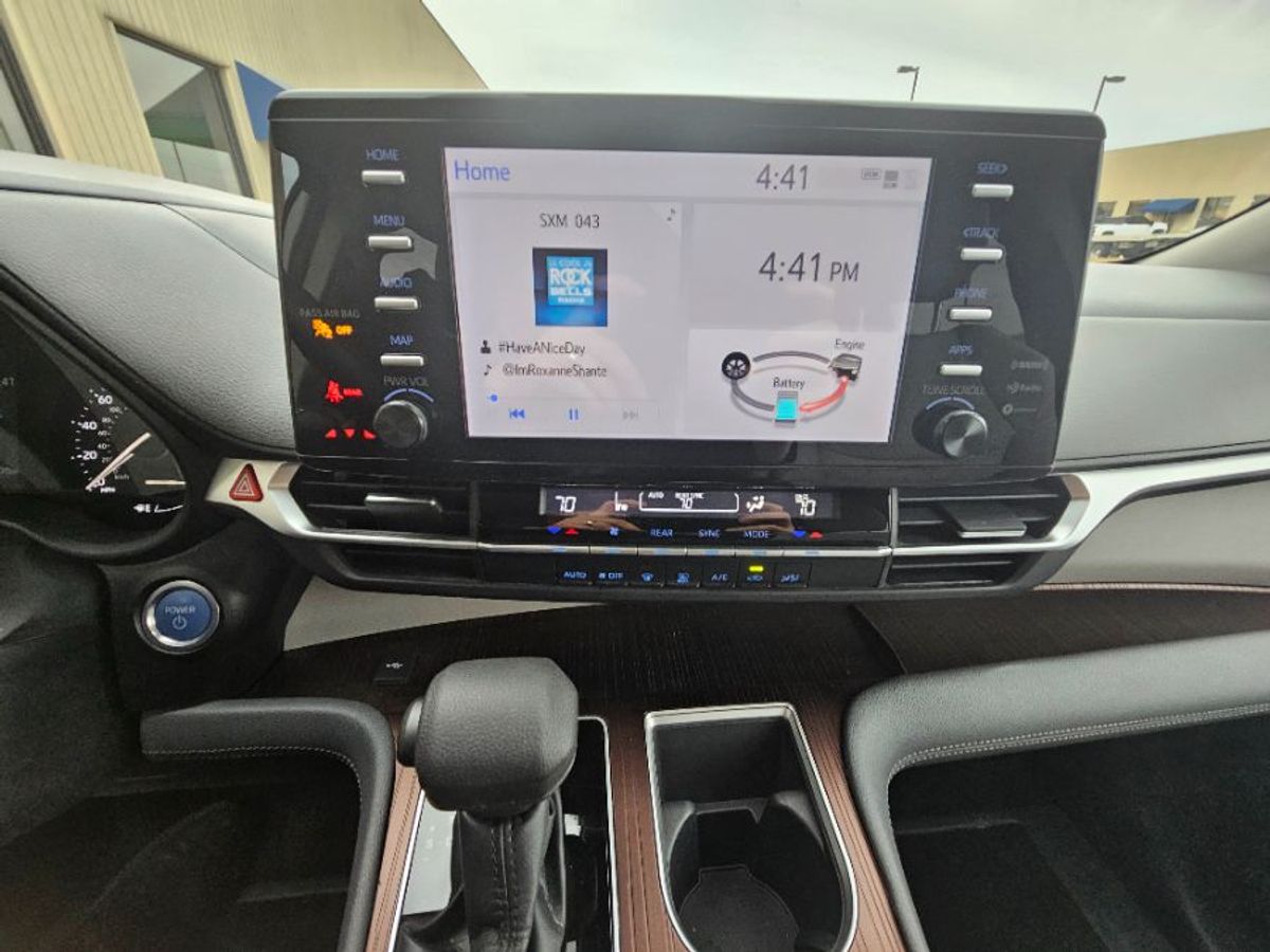 2023 TOYOTA SIENNA - Image 13