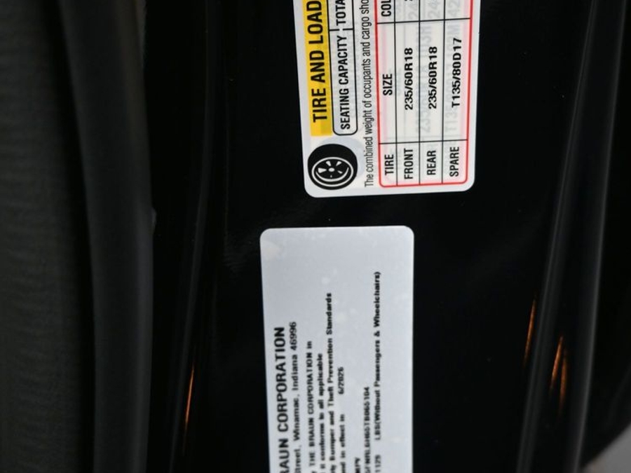 Black Honda Odyssey image number 8