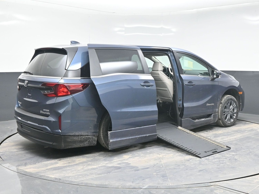 New 2026 Honda Odyssey Touring - BraunAbility Side Entry Entry In Floor Automatic Ramp