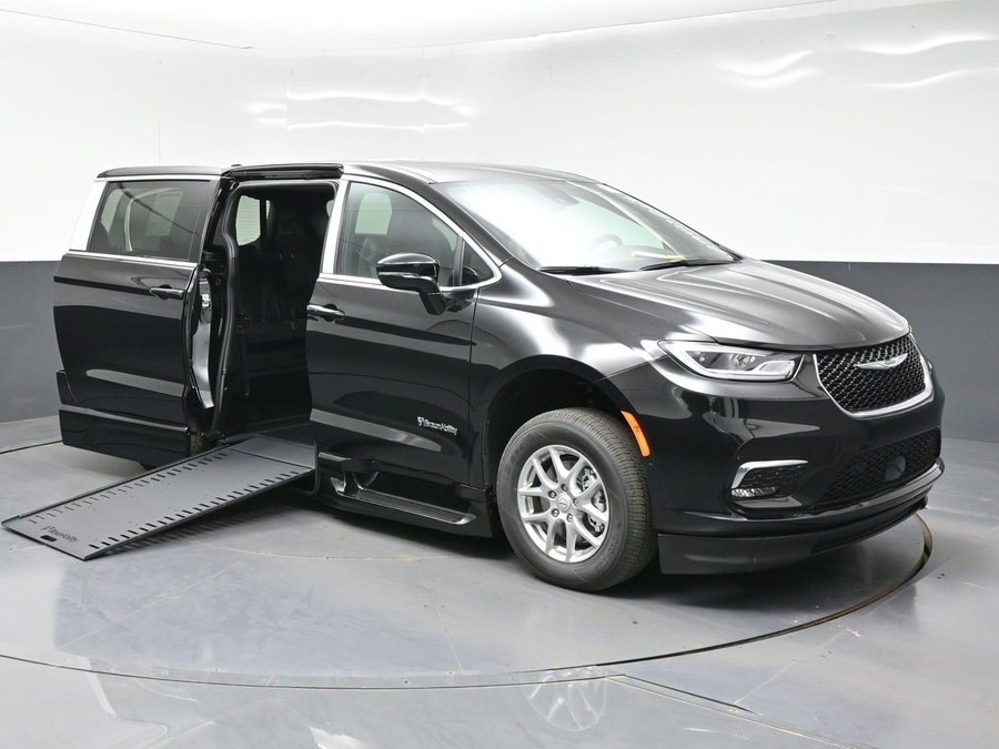 Black Chrysler Pacifica with Side Entry Automatic In Floor ramp