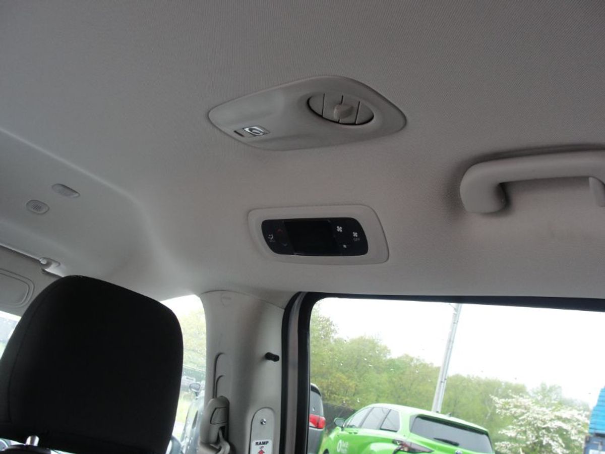 2024 CHRYSLER VOYAGER - Image 19