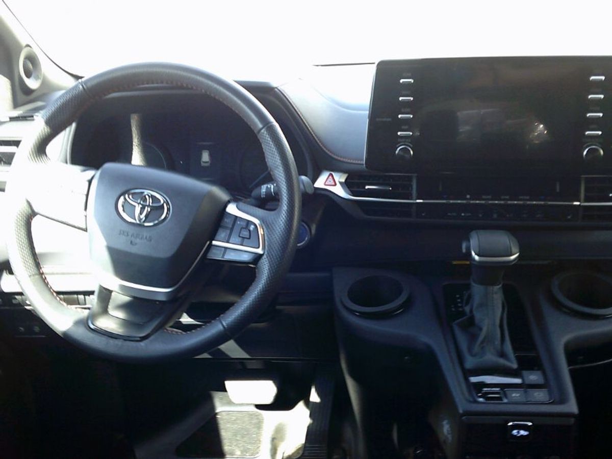 2024 TOYOTA SIENNA - Image 9