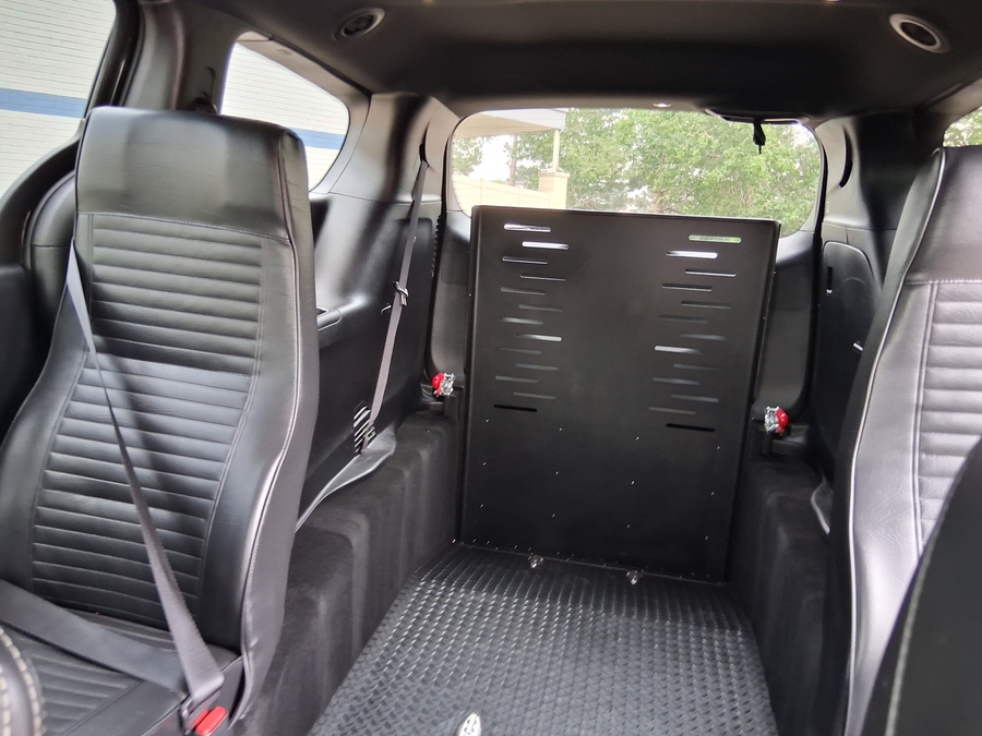 Black Chrysler Pacifica image number 19