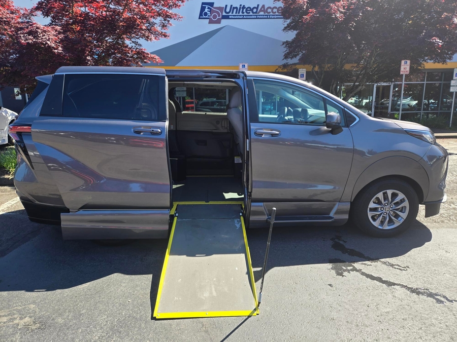Used 2021 Toyota Sienna Hybrid LE AWD - Vantage Mobility Commercial Side Entry Entry In Floor Manual Ramp