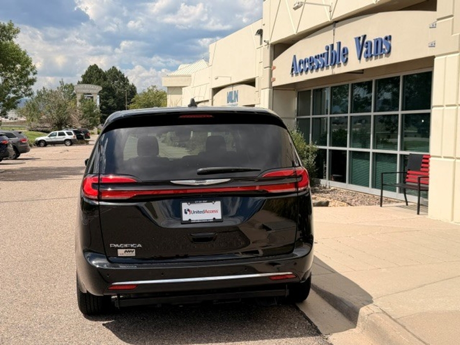 Used 2024 Chrysler Pacifica Touring - Driverge Side Entry Fold Out Automatic Ramp