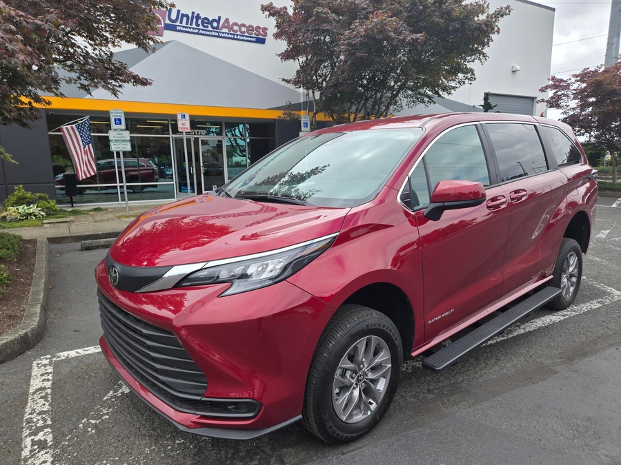 New 2026 Toyota Sienna Hybrid LE - Vantage Mobility Rear Entry Fold Out Manual Ramp