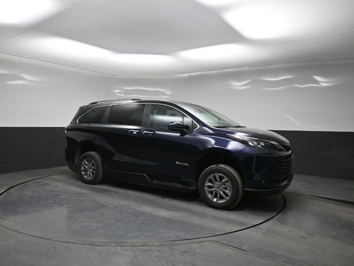 2025 TOYOTA SIENNA - Image 18