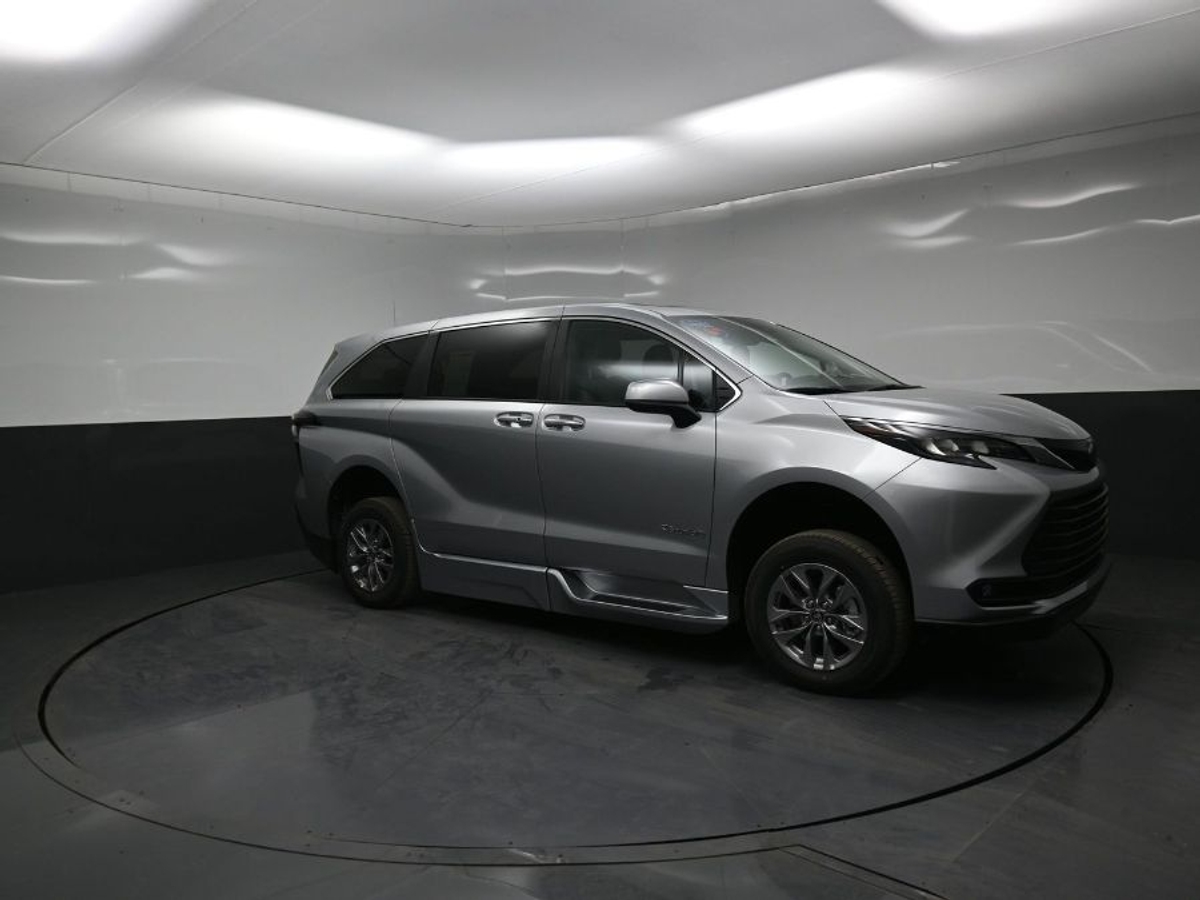 2025 TOYOTA SIENNA - Image 18