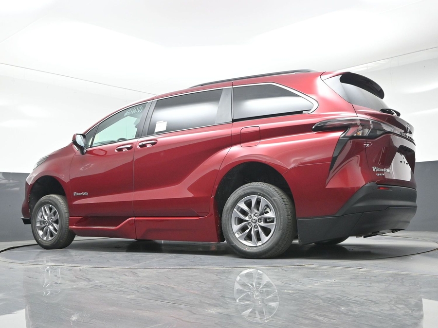 New 2026 Toyota Sienna Hybrid XLE Add - BraunAbility Side Entry In Floor Automatic Ramp