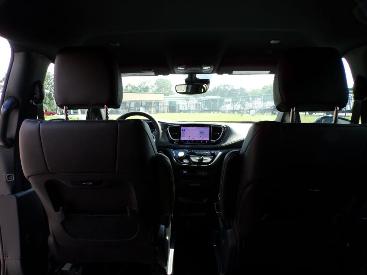 2025 CHRYSLER PACIFICA - Image 18