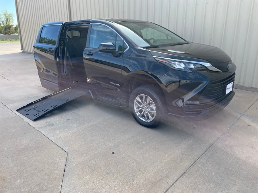 Used 2024 Toyota Sienna Hybrid LE Base - BraunAbility Side Entry Fold Out Automatic Ramp