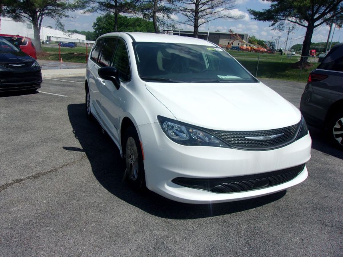 2024 CHRYSLER VOYAGER - Image 6