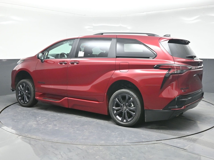 New 2025 Toyota Sienna Hybrid XSE Sport - BraunAbility Side Entry Entry Fold Out Automatic Ramp