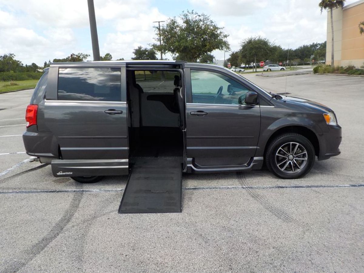 Grey Dodge Grand Caravan image number 7