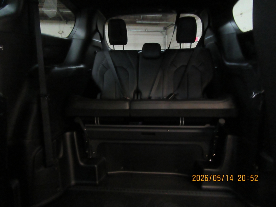 Blue Chrysler Pacifica image number 29