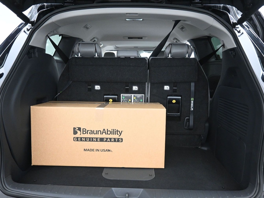 Black Toyota Sienna image number 9