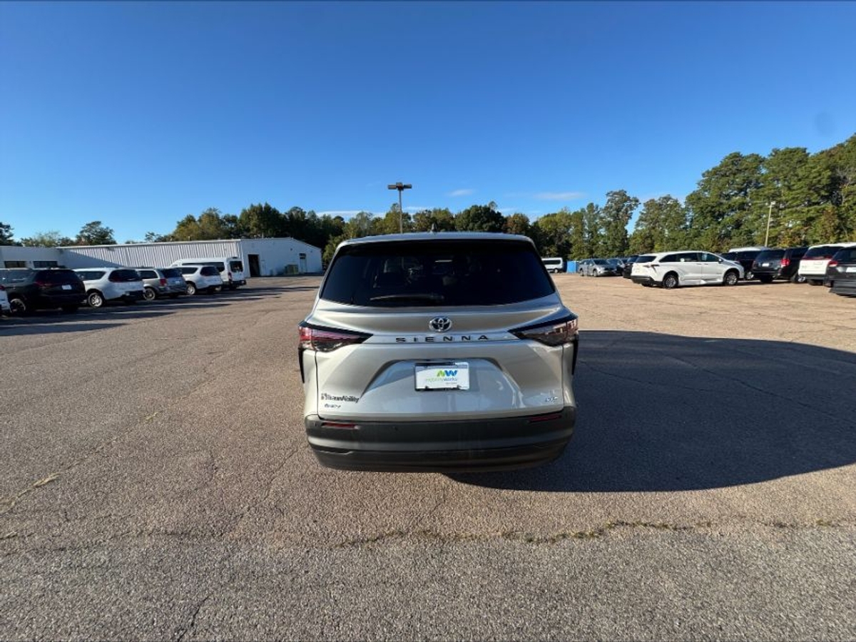 2025 TOYOTA SIENNA - Image 3