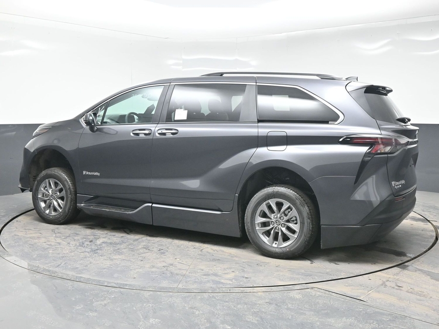 New 2025 Toyota Sienna Hybrid XLE Plus - BraunAbility Side Entry Entry Fold Out Automatic Ramp