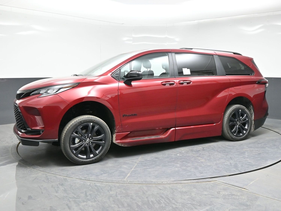 New 2026 Toyota Sienna Hybrid XSE Sport - BraunAbility Side Entry Entry Fold Out Automatic Ramp