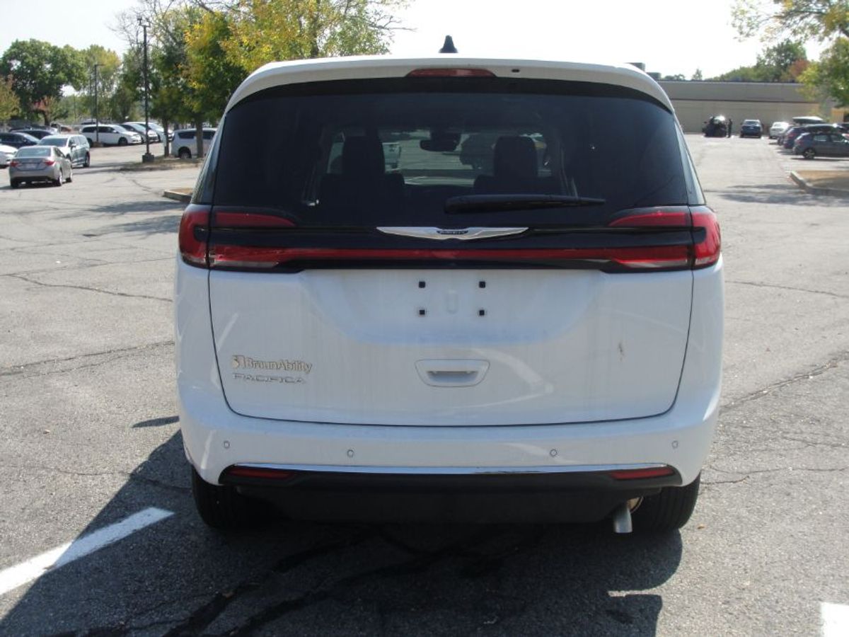 White Chrysler Pacifica image number 6