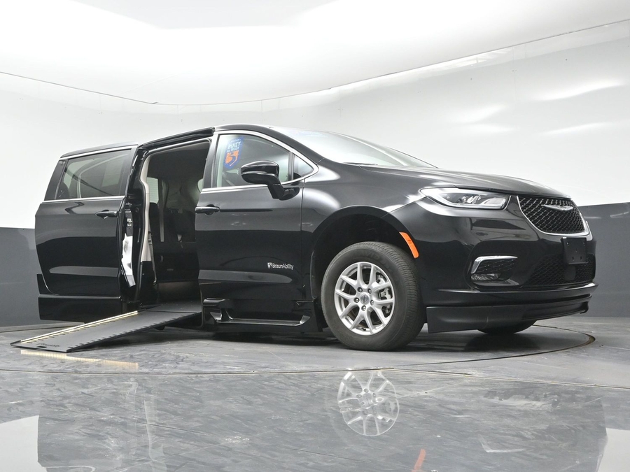 Used 2024 Chrysler Pacifica Touring L - BraunAbility Side Entry In Floor Automatic Ramp