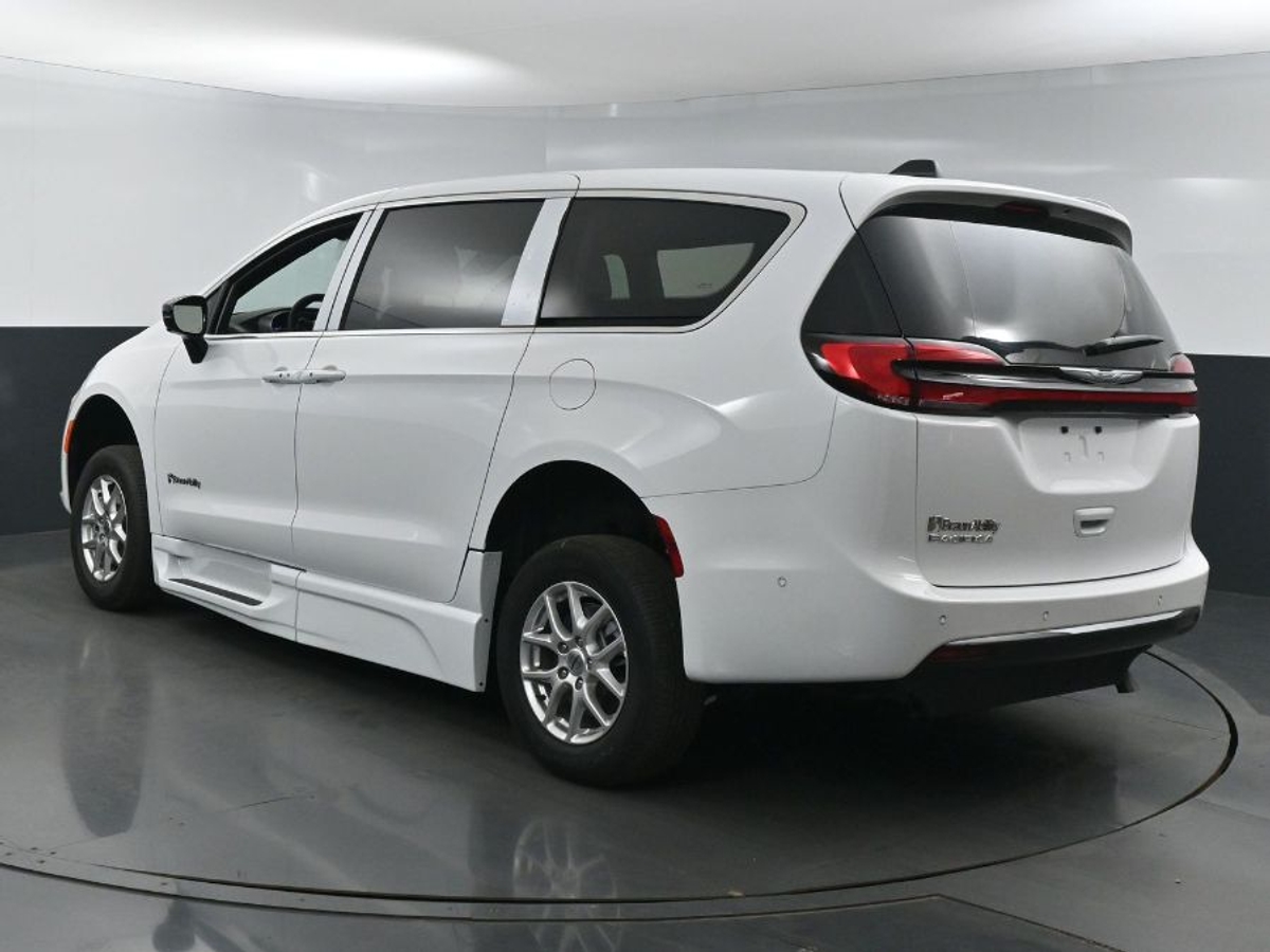 2025 CHRYSLER PACIFICA - Image 6