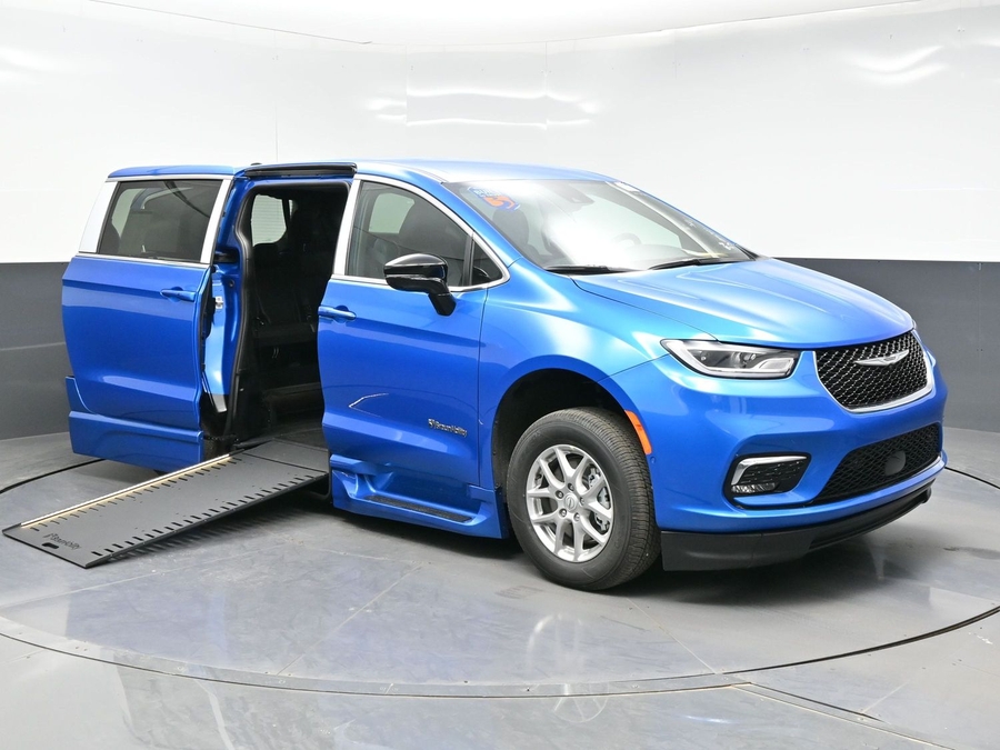 Blue Chrysler Pacifica image number 7