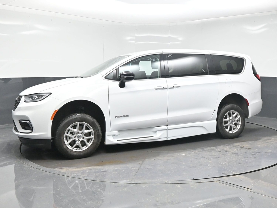 White Chrysler Pacifica image number 2