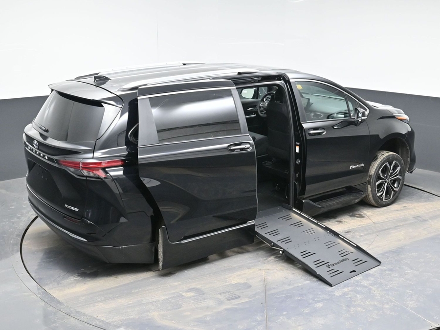 Black Toyota Sienna image number 25