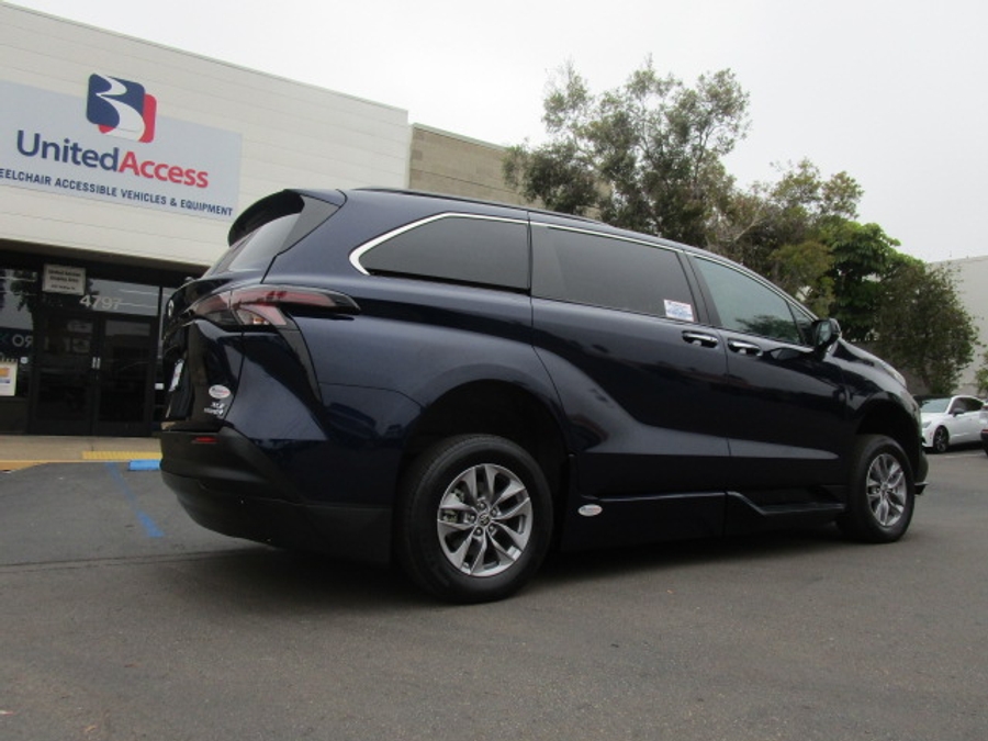 Used 2023 Toyota Sienna Hybrid XLE - BraunAbility Side Entry Entry Fold Out Automatic Ramp