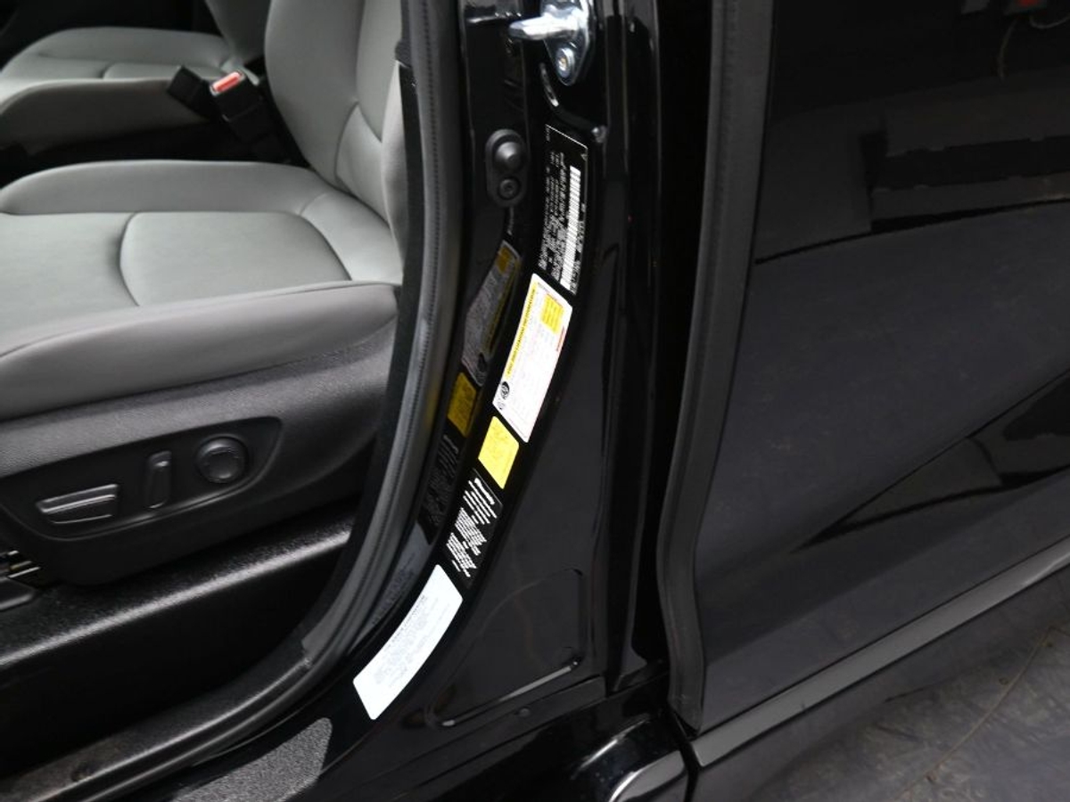 2025 TOYOTA SIENNA - Image 17