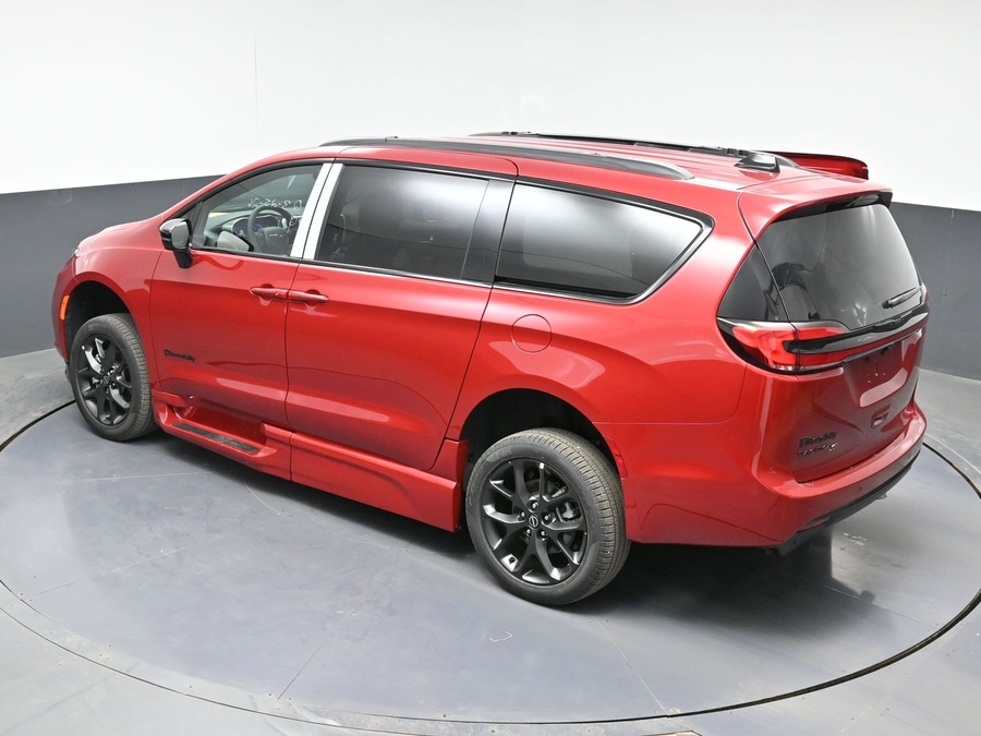Red Chrysler Pacifica image number 24