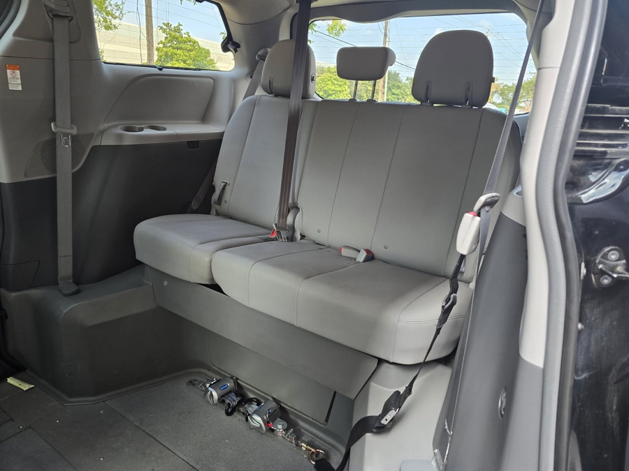 Used 2018 Toyota Sienna XLE - VMI Side Entry In Floor Automatic Ramp
