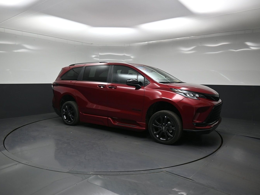 New 2026 Toyota Sienna Hybrid XSE Sport - BraunAbility Side Entry In Floor Automatic Ramp
