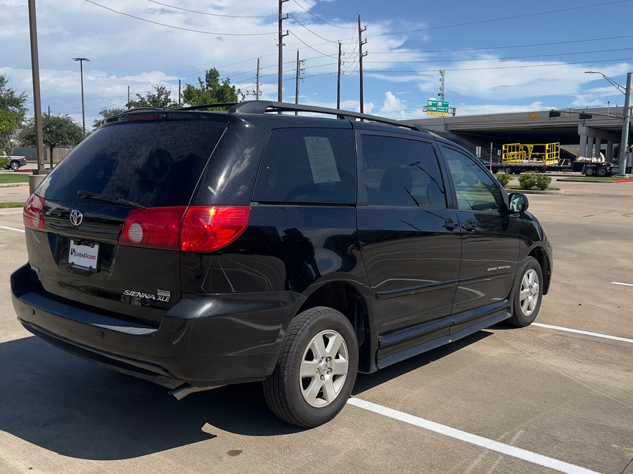 Used 2010 Toyota Sienna LE - BraunAbility Side Entry Entry Fold Out Automatic Ramp