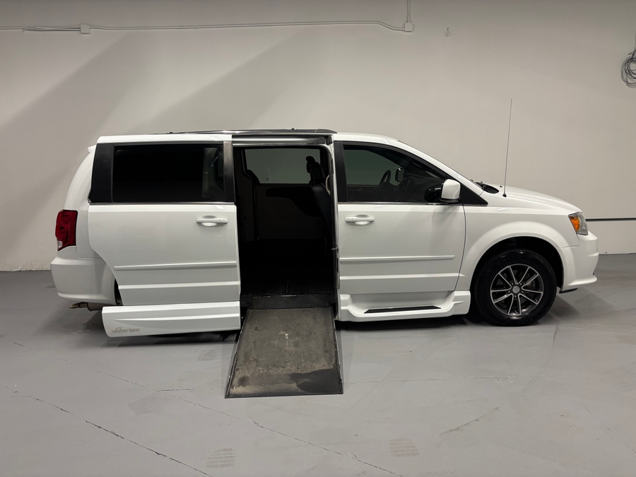 Used 2017 Dodge Grand Caravan SXT - VMI Side Entry In Floor Automatic Ramp