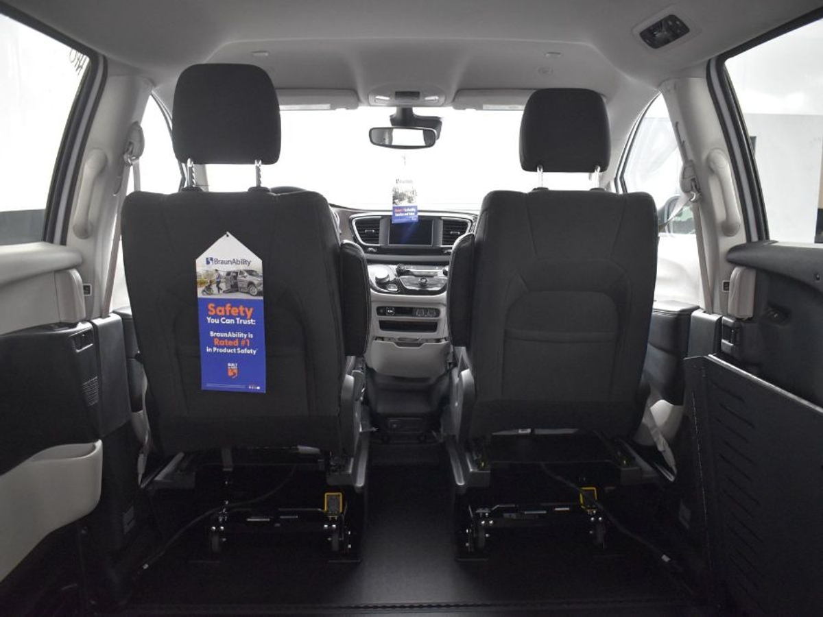 2023 CHRYSLER VOYAGER - Image 15