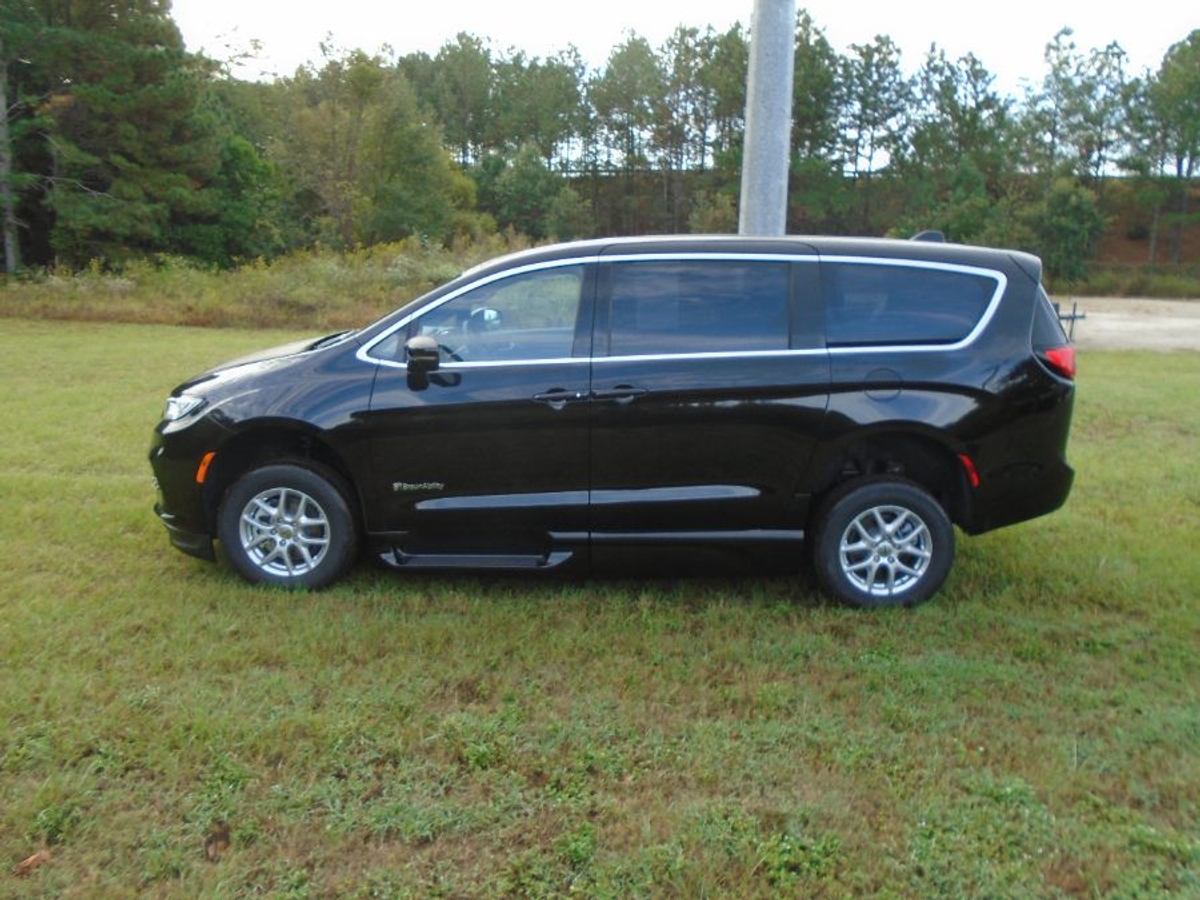 2025 CHRYSLER PACIFICA - Image 16