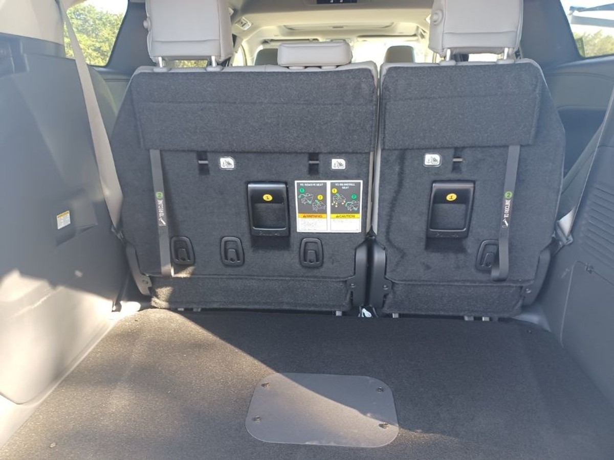 2025 TOYOTA SIENNA - Image 20