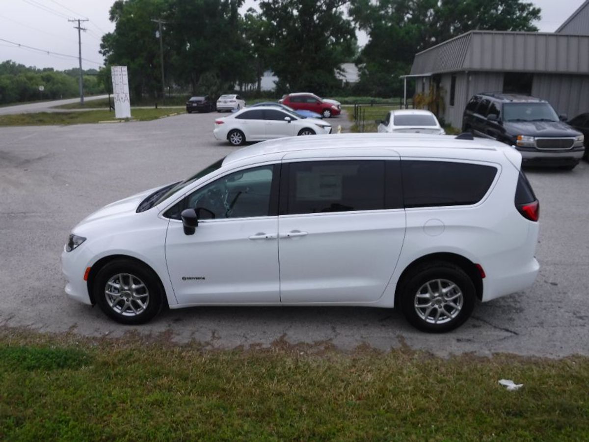 2024 CHRYSLER VOYAGER - Image 5