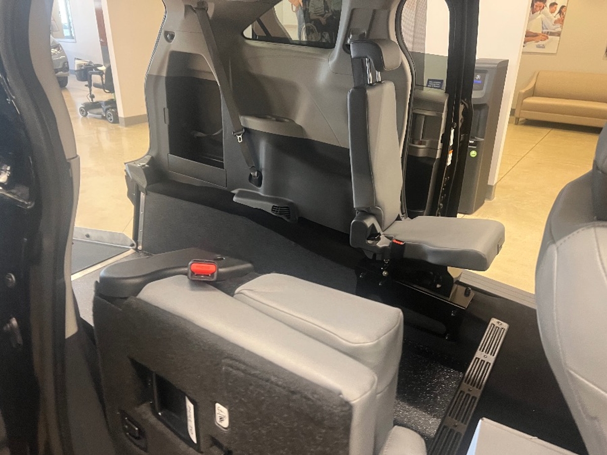 2024 TOYOTA SIENNA - Image 17