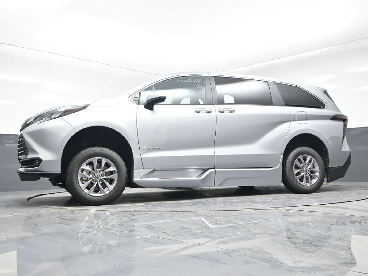 2025 TOYOTA SIENNA - Image 20