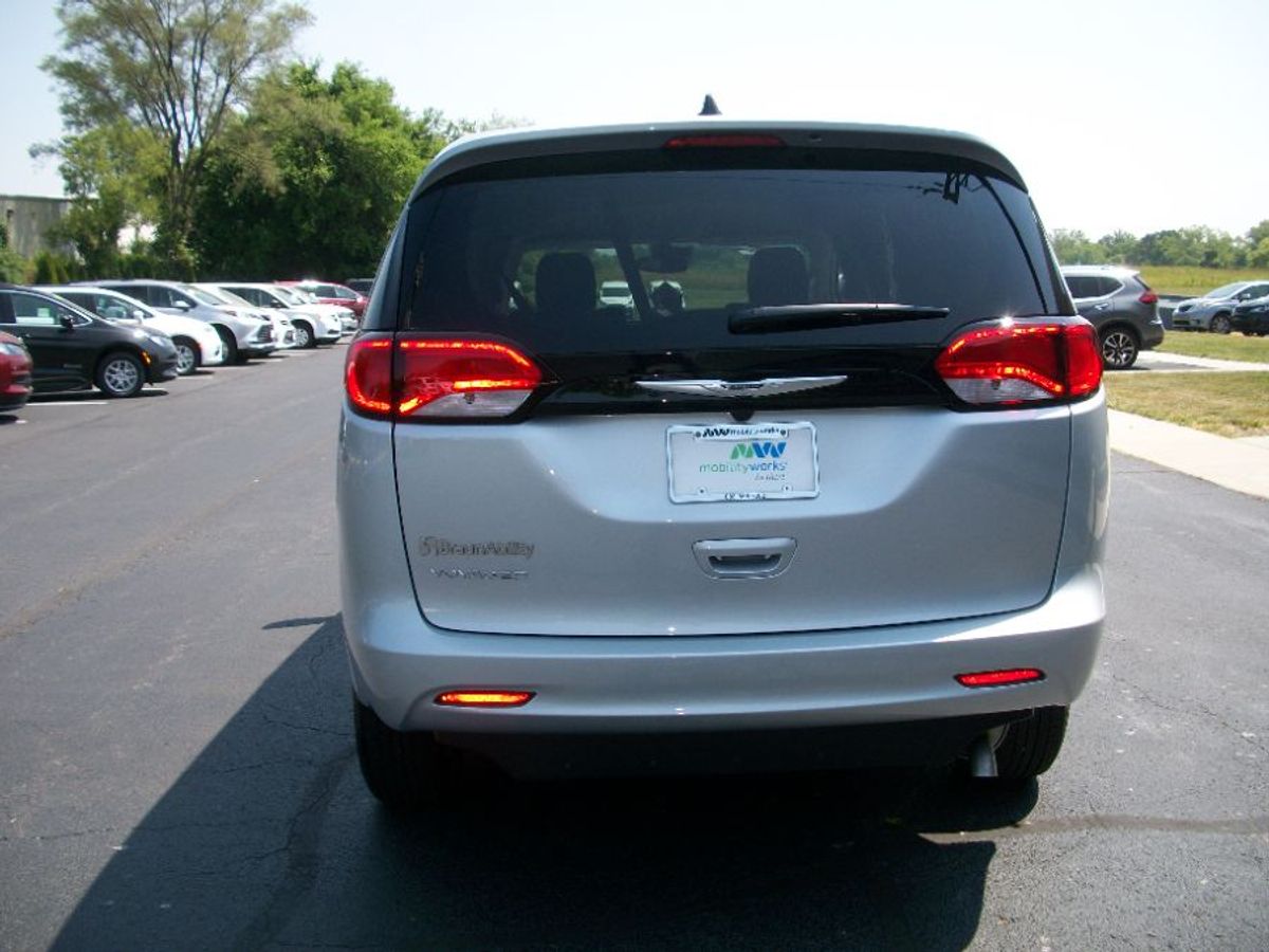 2023 CHRYSLER VOYAGER - Image 8