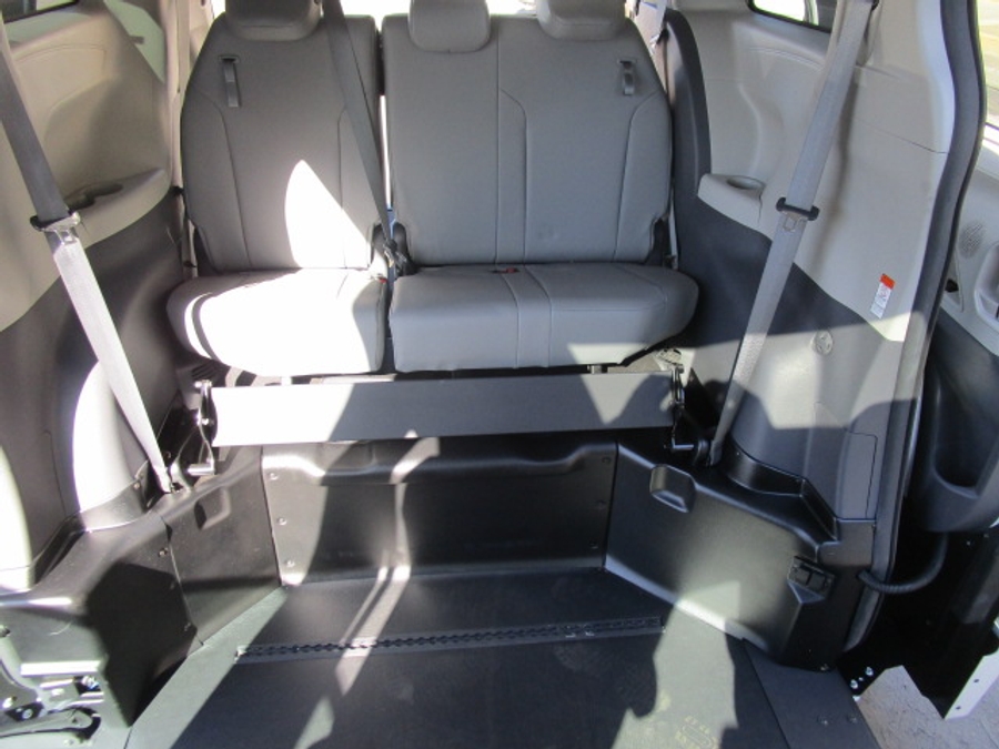 Used 2022 Toyota Sienna Hybrid XLE Base - BraunAbility Side Entry Entry Fold Out Automatic Ramp