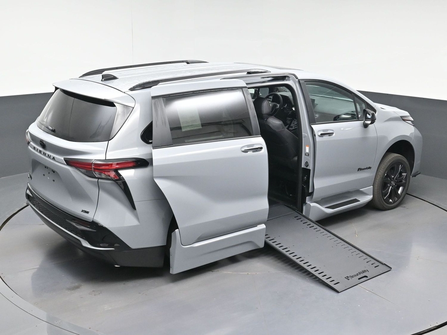 New 2026 Toyota Sienna XSE Sport - BraunAbility Side Entry In Floor Automatic Ramp