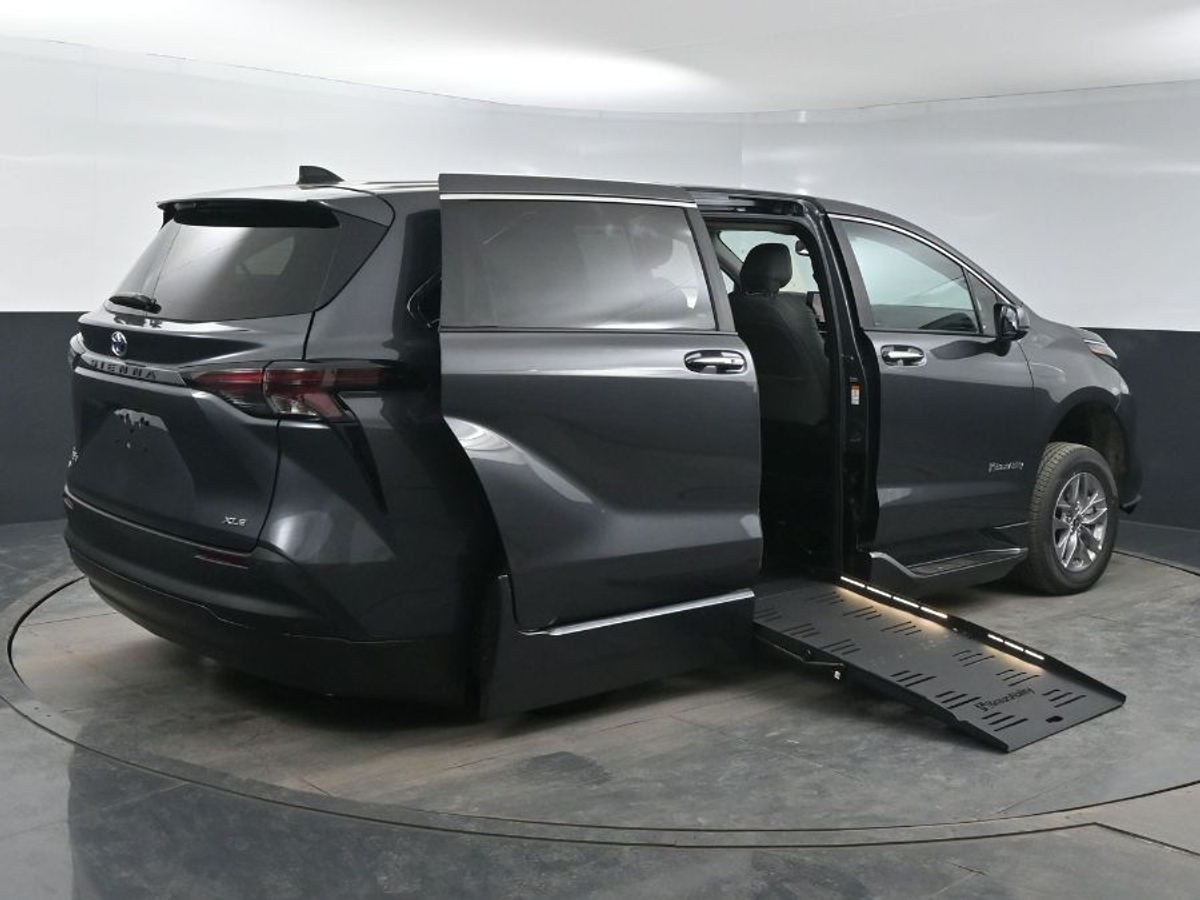 2025 TOYOTA SIENNA - Image 7