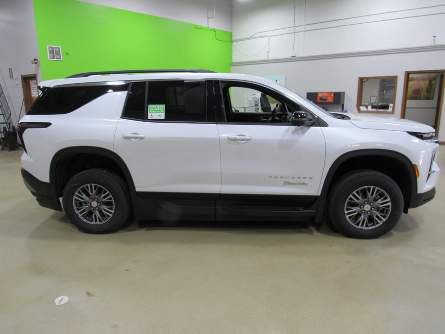 White Chevrolet Traverse image number 4
