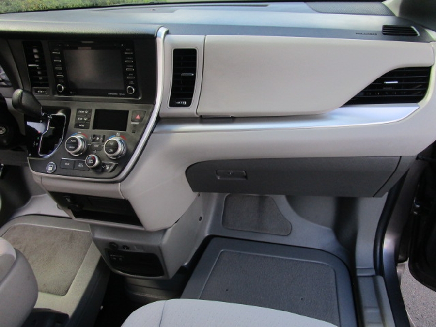 Used 2020 Toyota Sienna LE - BraunAbility Side Entry Entry Fold Out Automatic Ramp