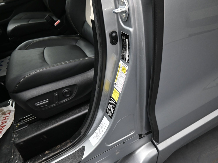 New 2025 Toyota Sienna Hybrid Platinum - BraunAbility Side Entry Entry In Floor Automatic Ramp