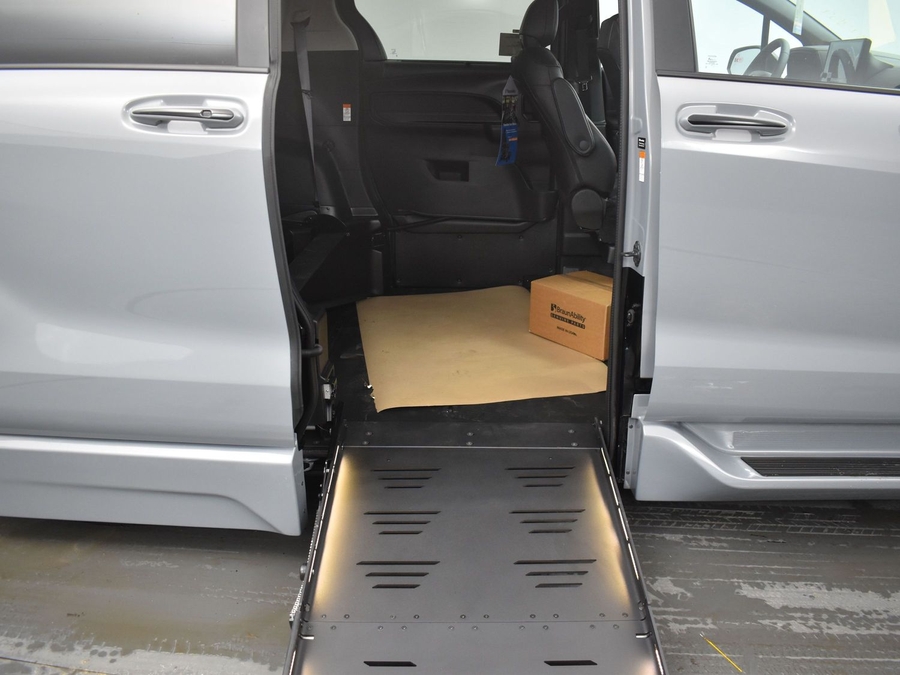 New 2026 Toyota Sienna Hybrid XSE Sport - BraunAbility Side Entry Fold Out Automatic Ramp